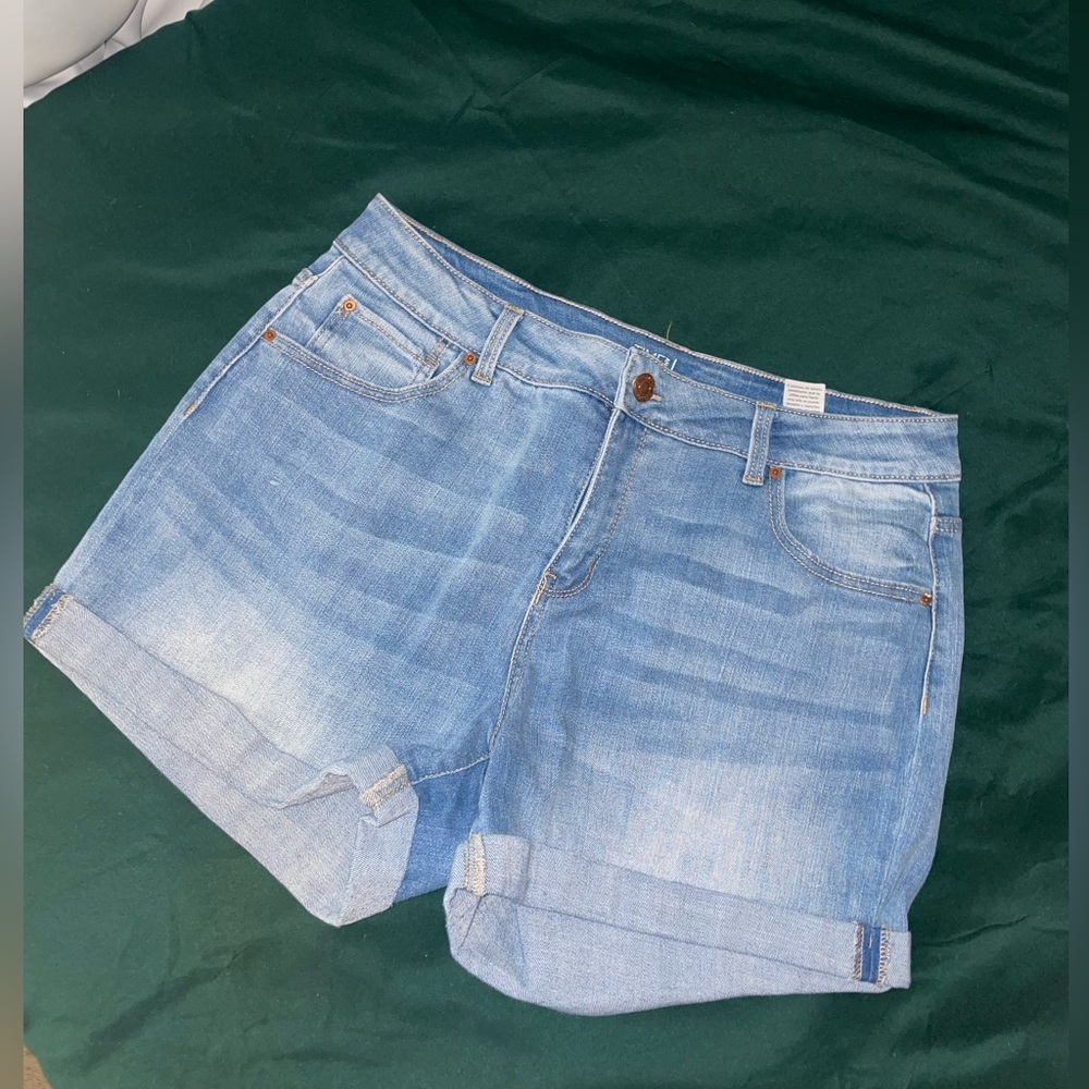 Mid Rise shorts